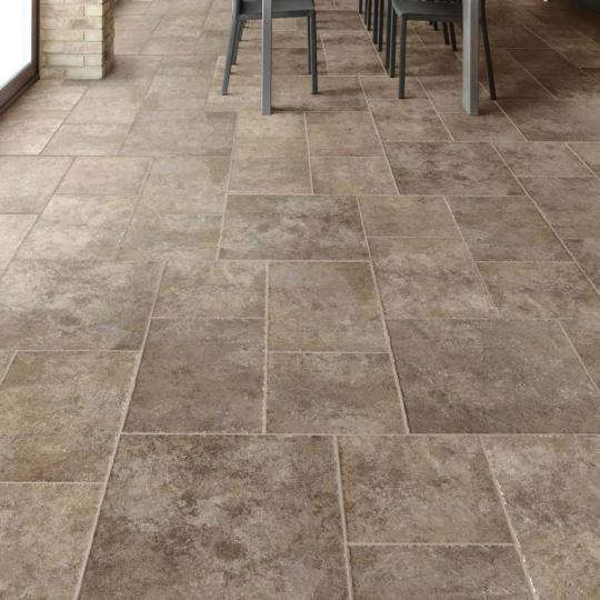 barna rusztikus szelu terasz burkolat mediterran padloburkolat vintage kohatasu fagyallo greslap csempe csuszasmentes nappali konyha settecento azteca vegyes romai lerakas mertek lakberendezesi aruhaz.jpg